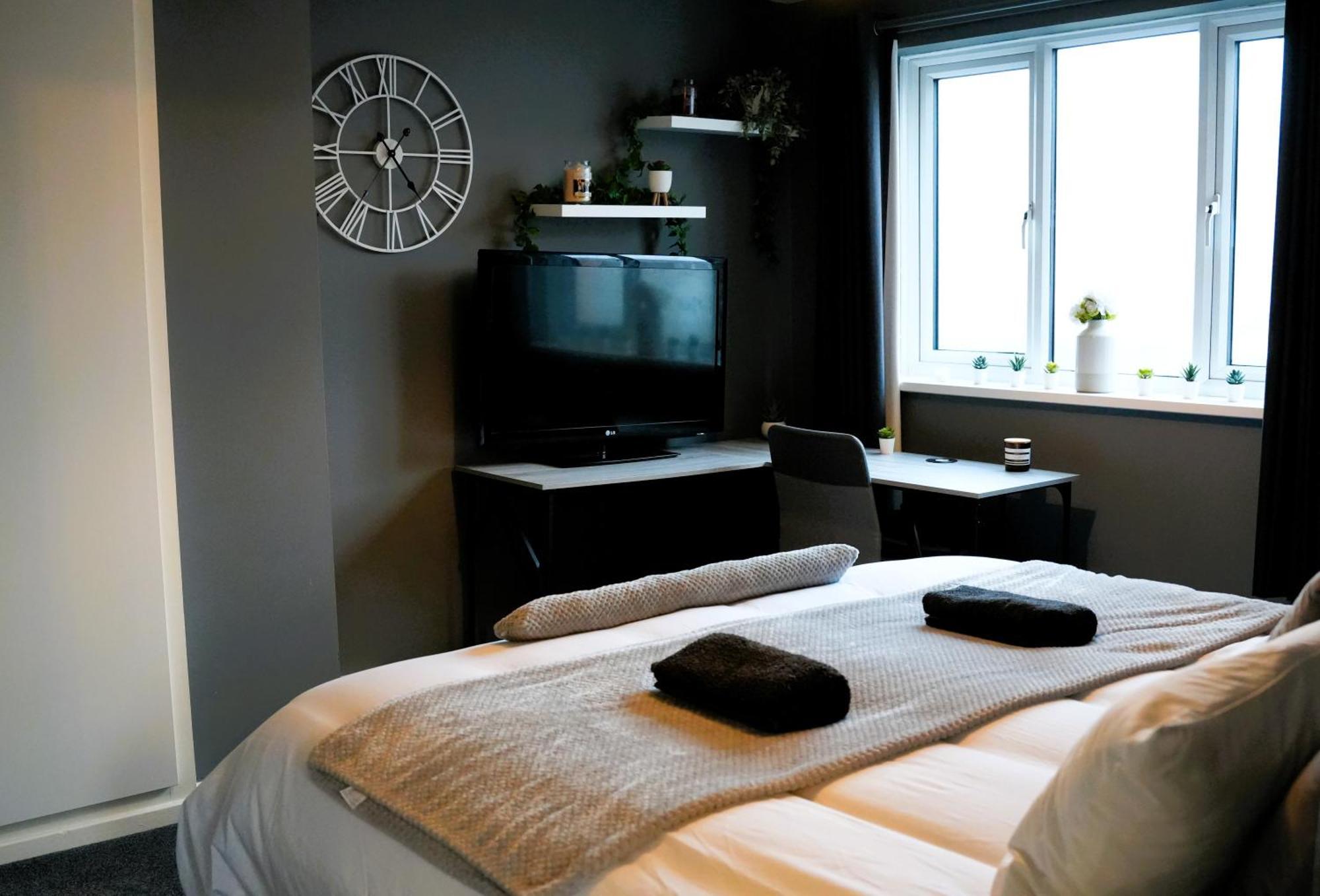 Detached Homestay - Super, King & Double Rooms - Leyland, Preston, Chorley, Lancashire Ngoại thất bức ảnh